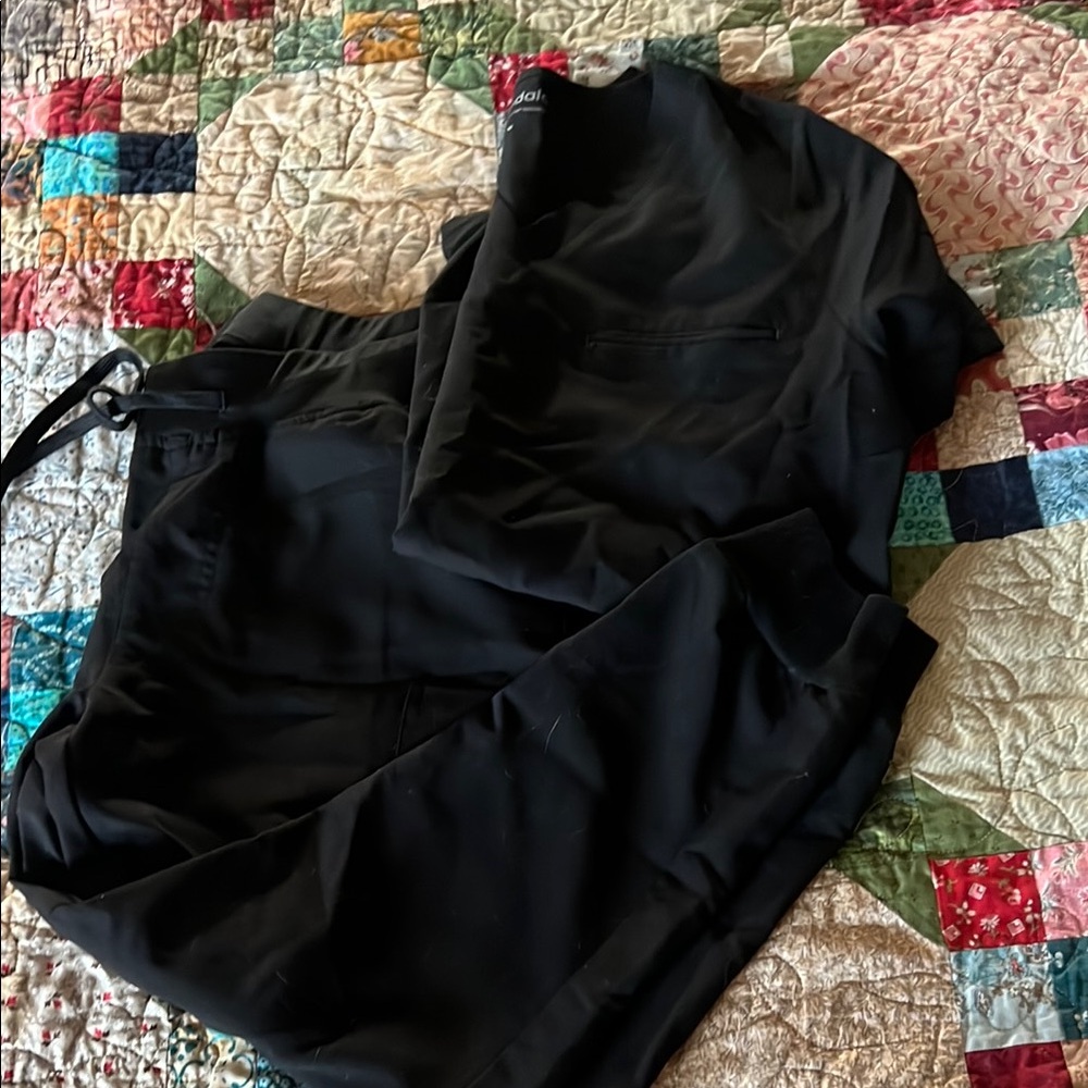 Mendala black scrubs